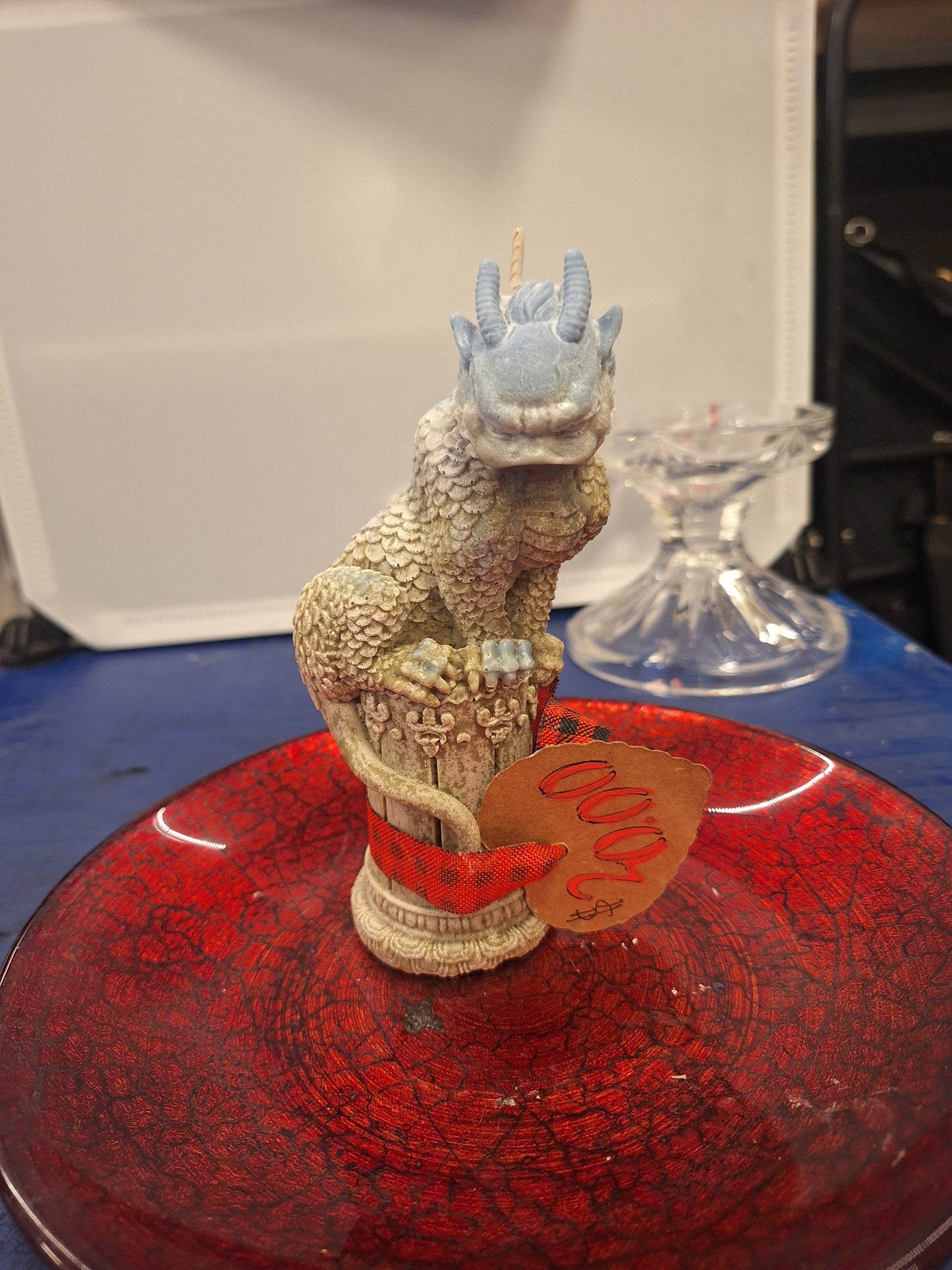 Dragon on statue candle scented