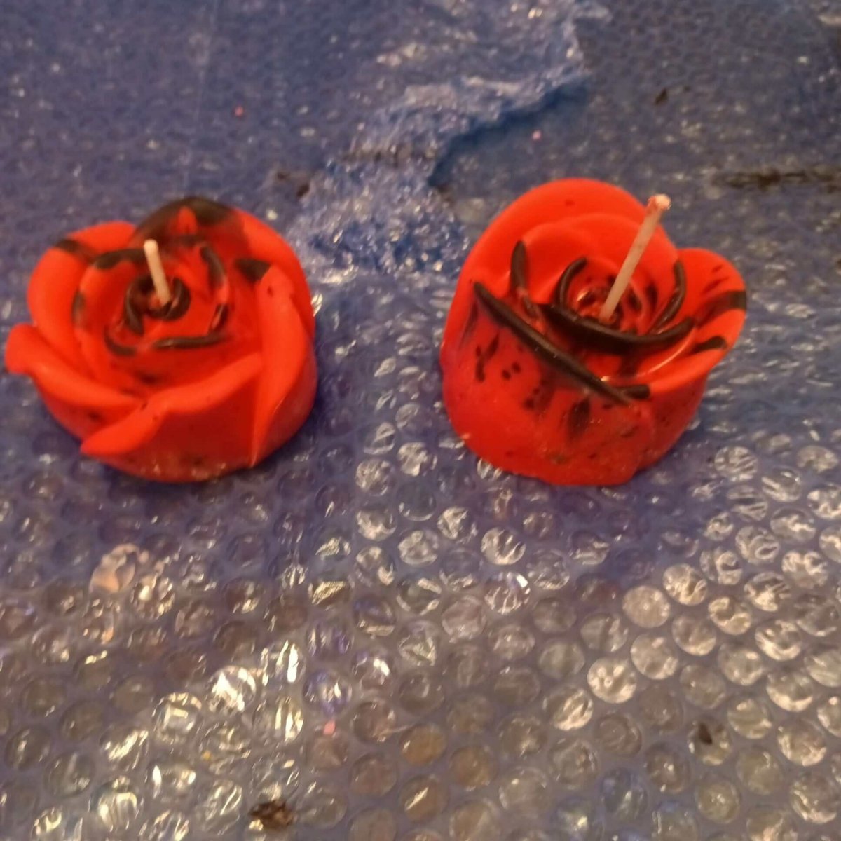 BALCK AND RED scented flower candles 2 peiceCandle9