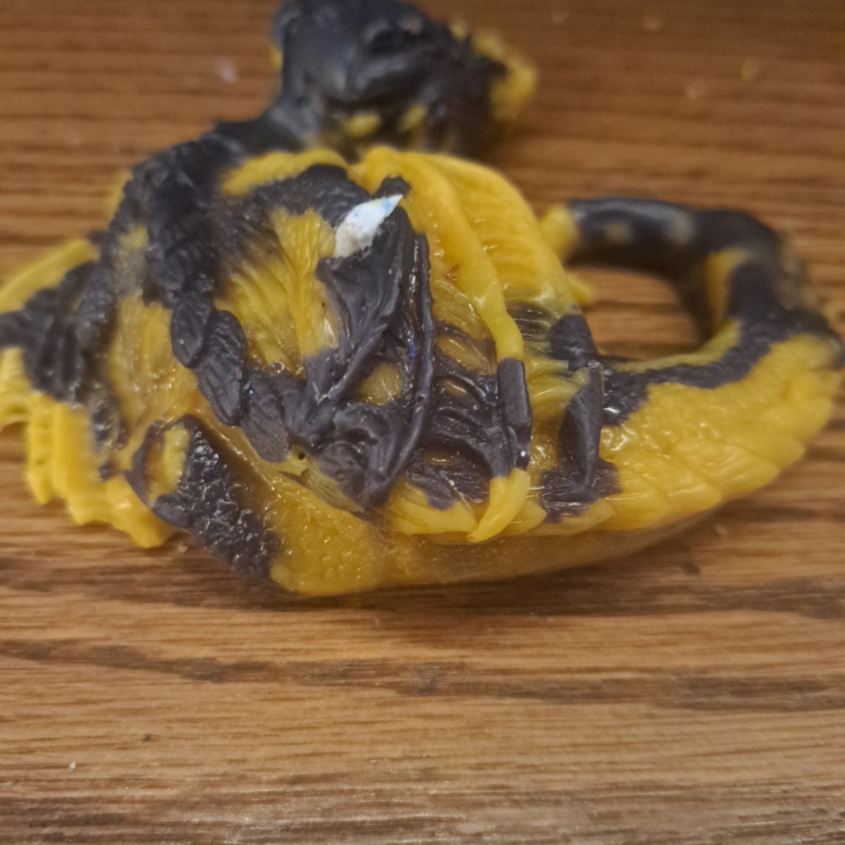 Black and yellow dragon scented candle5