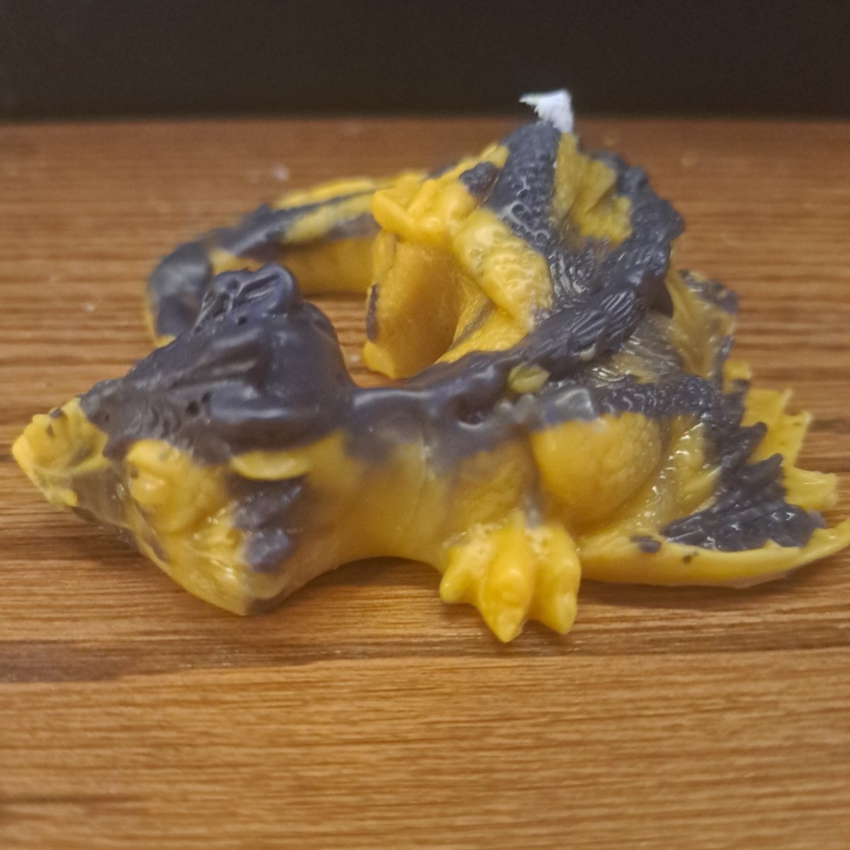 Black and yellow dragon scented candle5