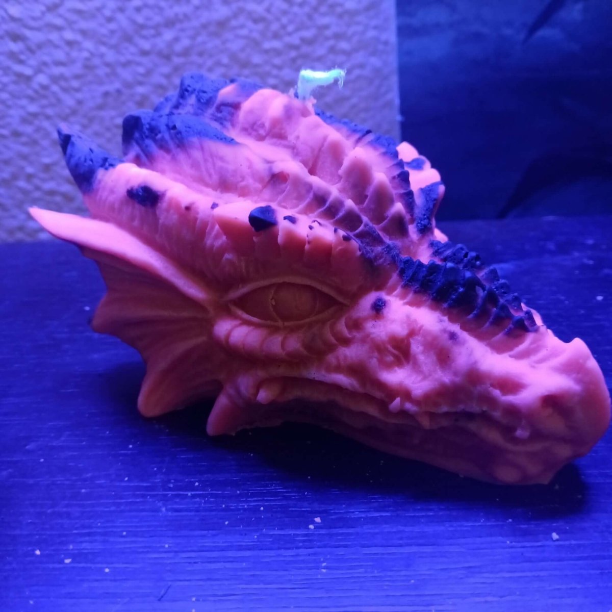 BLACKLIGHT ORANGE N BLACK dragons head scented candleCandle15