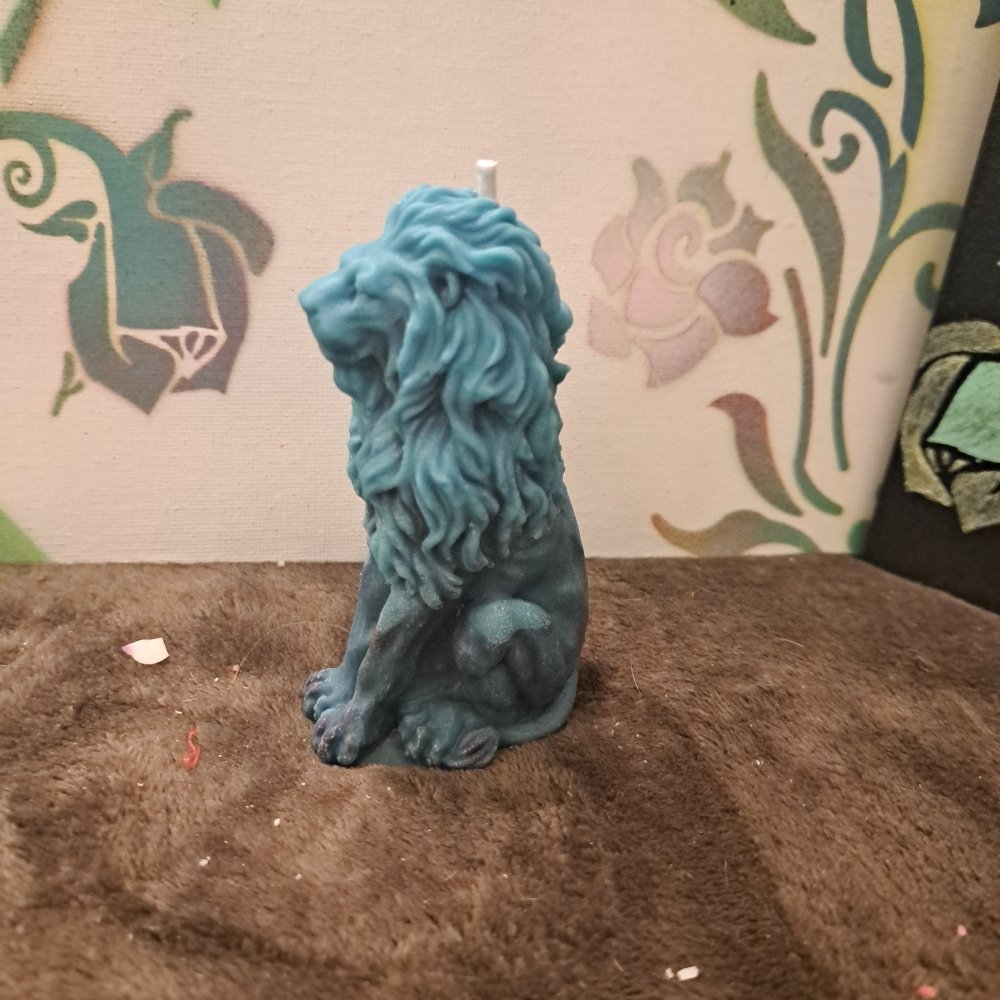 Blue sitting lion scented candle7