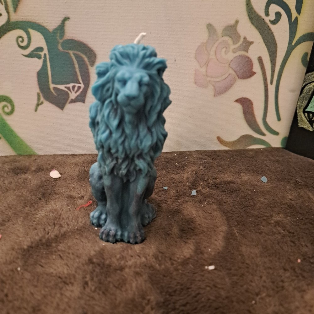 Blue sitting lion scented candle7