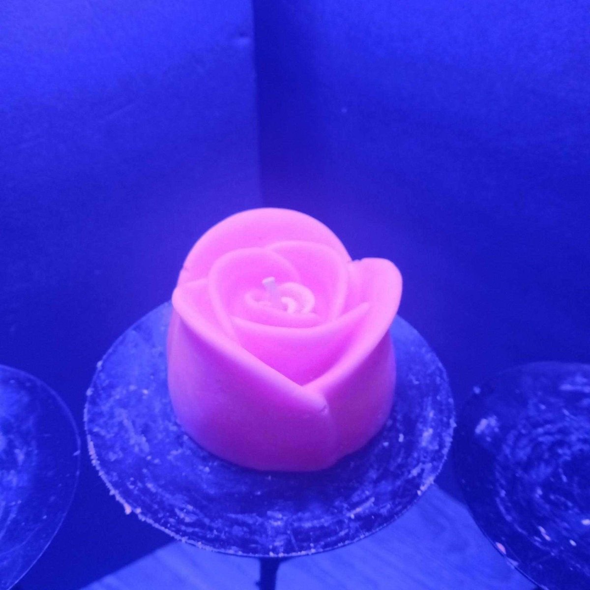 BRIGHT PINK BLACKLIGHT flower candles7