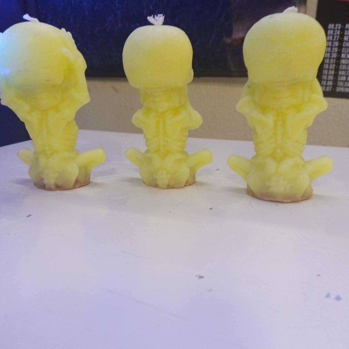 BRIGHT YELLOW BLACKLIGHT see speak hear no evil skeleton set of 3 candles25