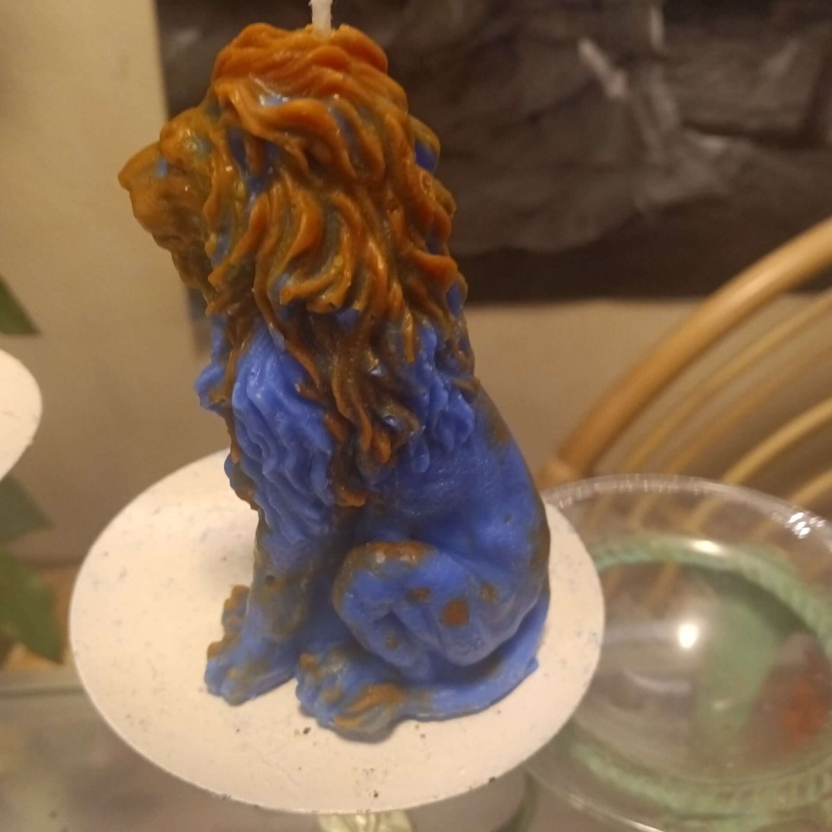 BROWN N BLUE sitting lion scented candle7