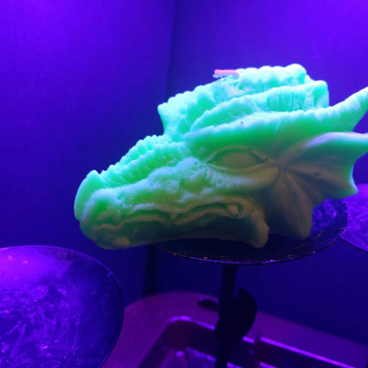 GREEN BLACKLIGHT dragons head candle18