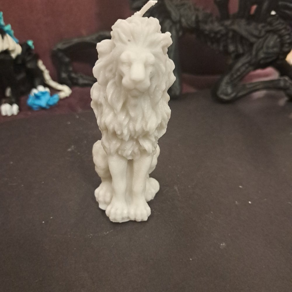 Grey sitting lion scented candle9