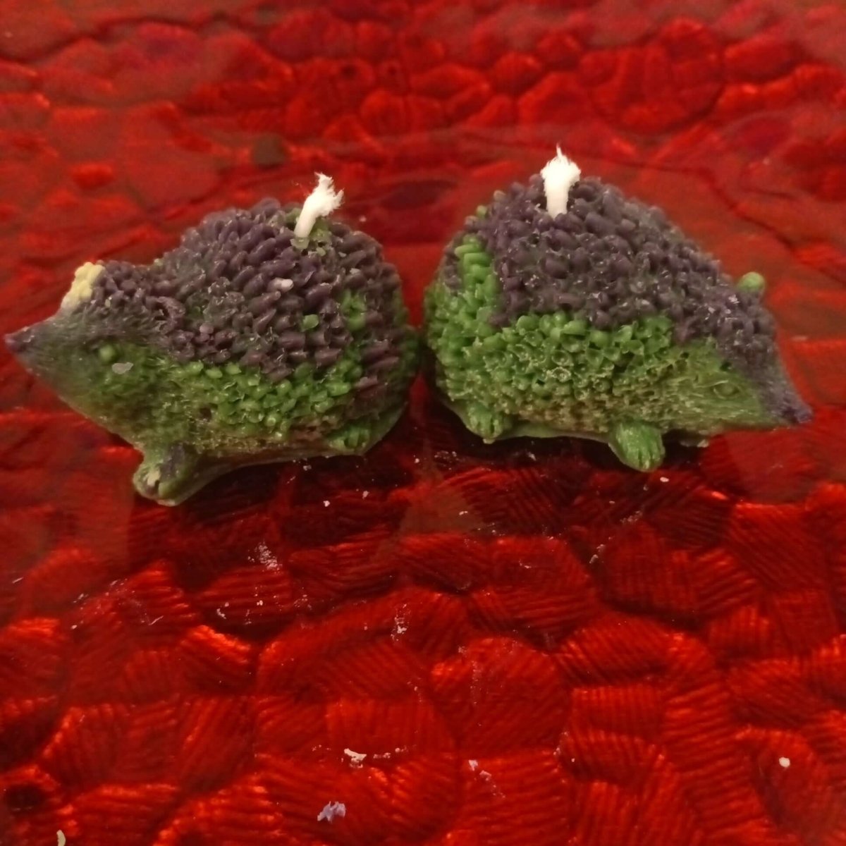 PAIR OF 2 BLACK AND GREEN hedgehogs scented candles6