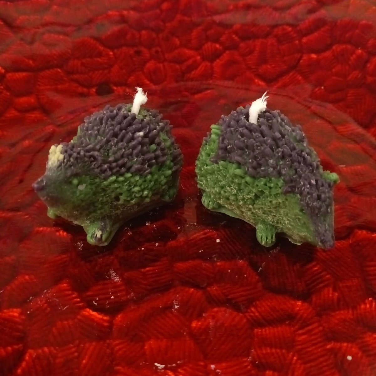 PAIR OF 2 BLACK AND GREEN hedgehogs scented candles6