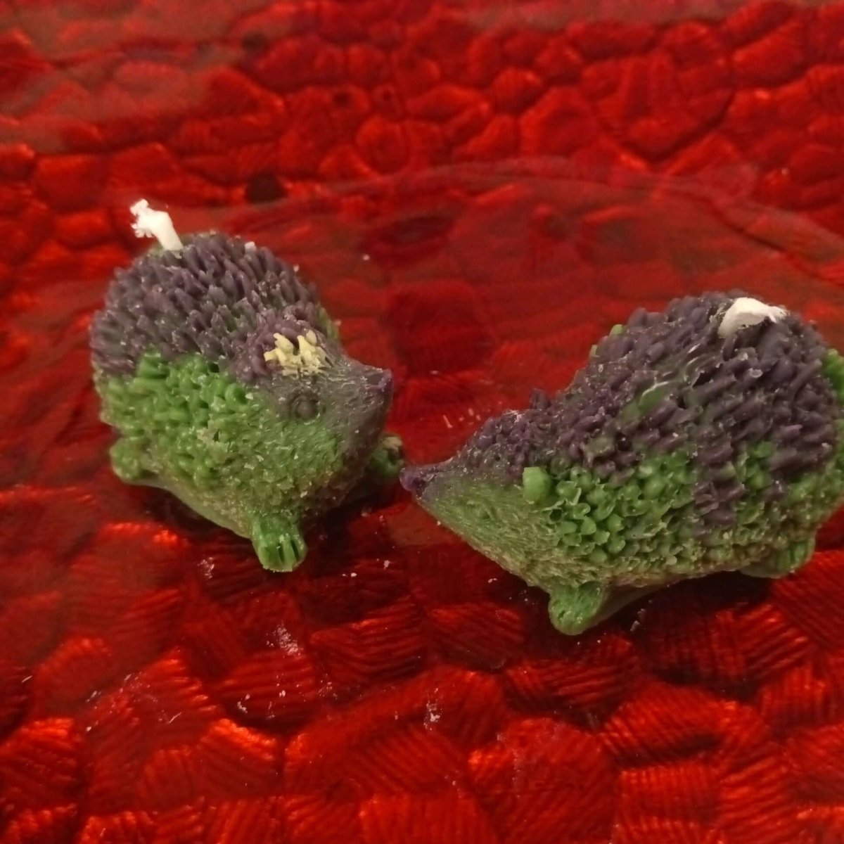 PAIR OF 2 BLACK AND GREEN hedgehogs scented candles6