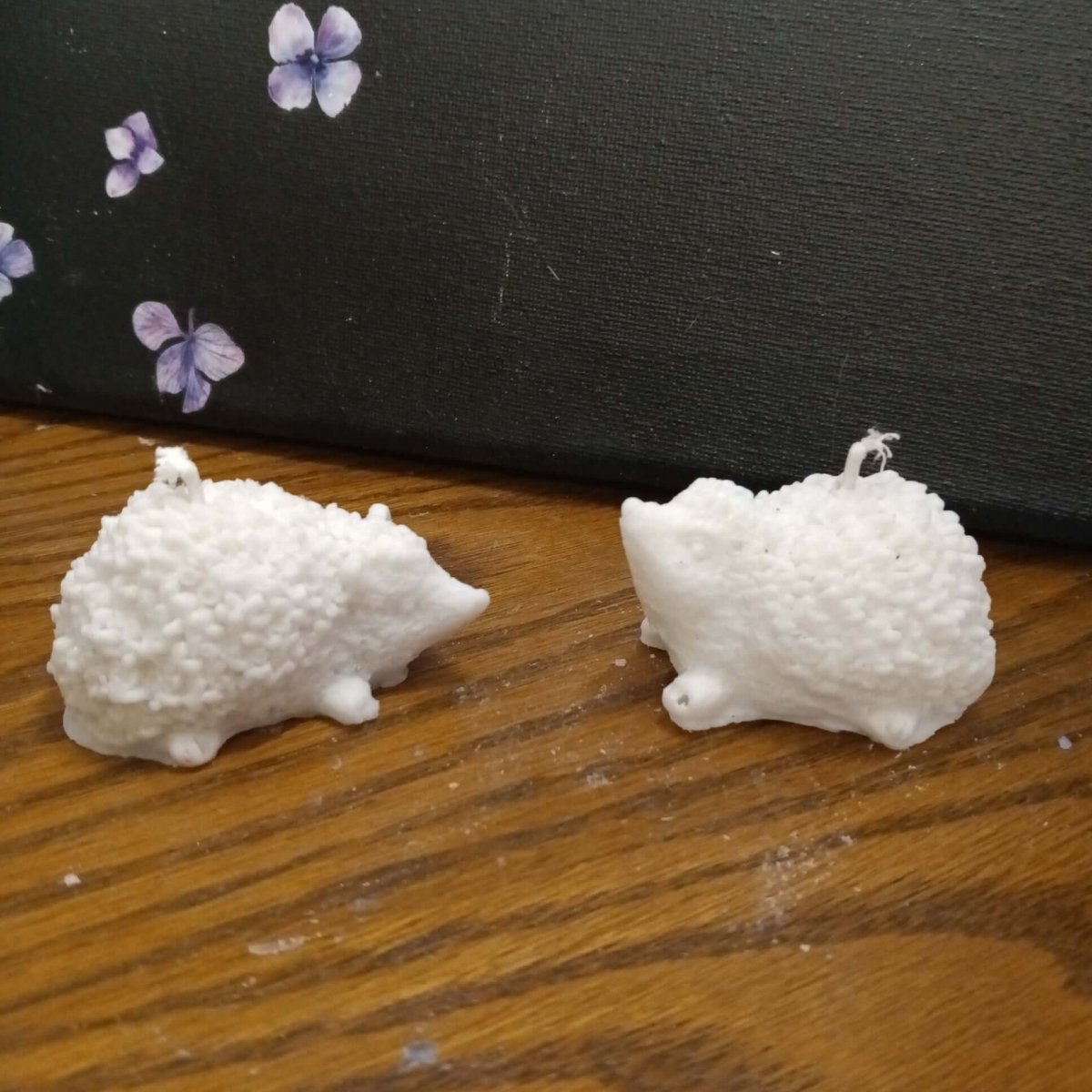 PAIR OF WHITE hedgehogs scented candles7