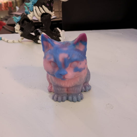 Pink and blue sitting kitty scented candle no8