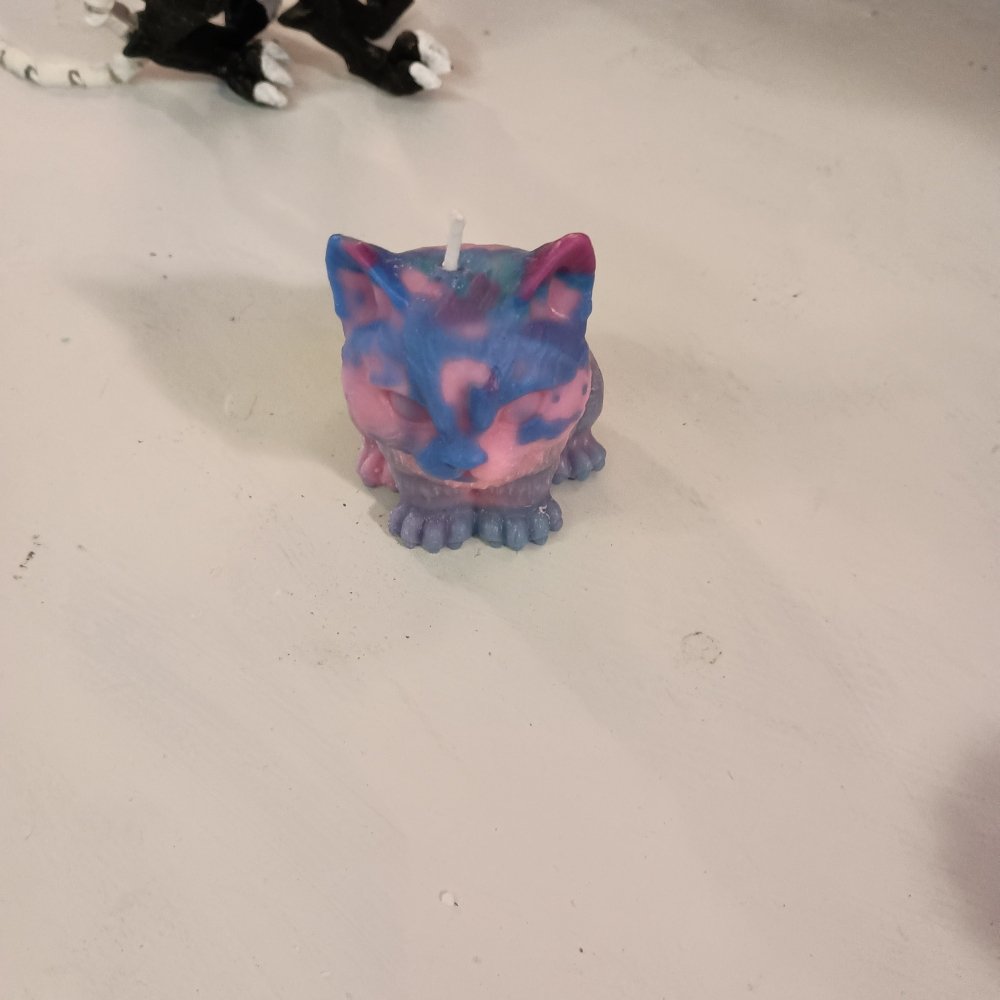 Pink and blue sitting kitty scented candle no8