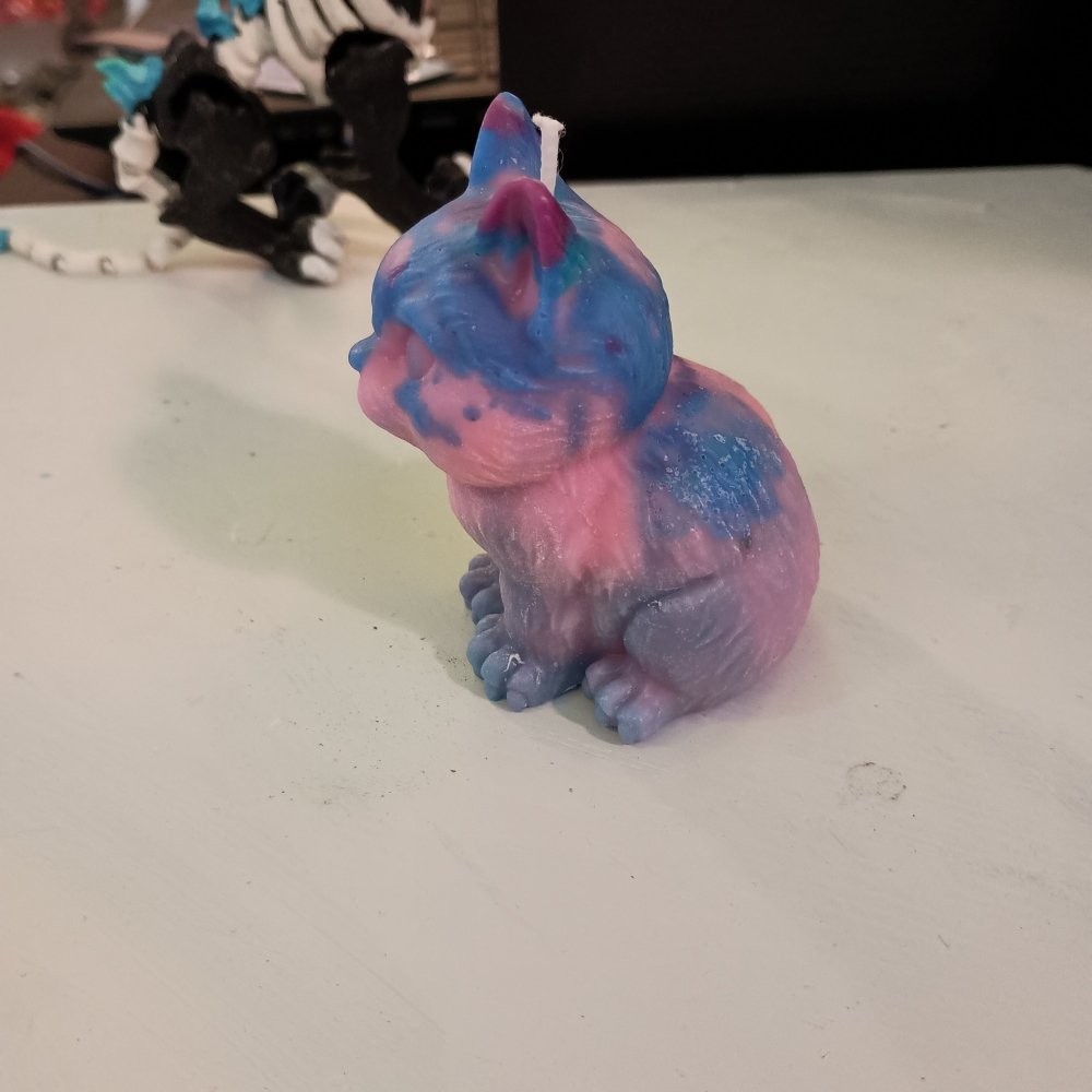 Pink and blue sitting kitty scented candle no8