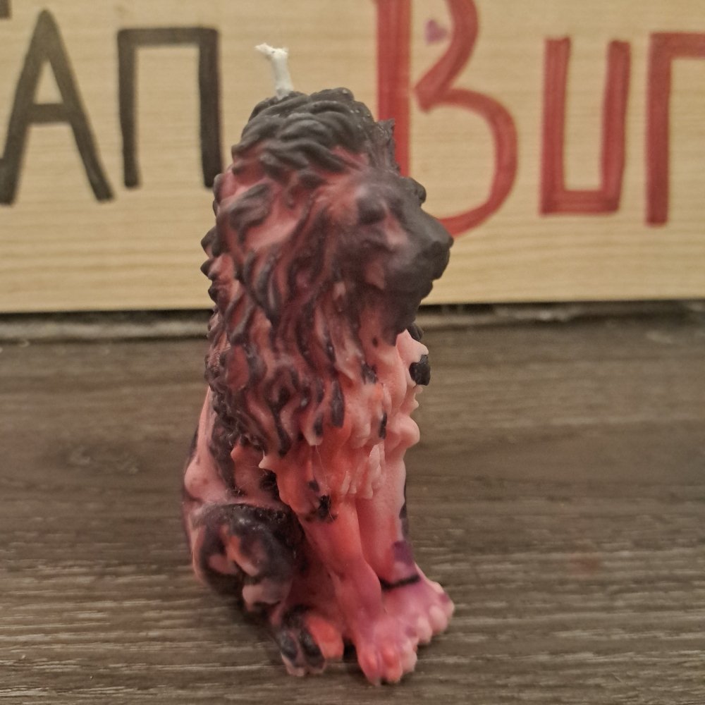 Pink n black sitting lion scented candle9