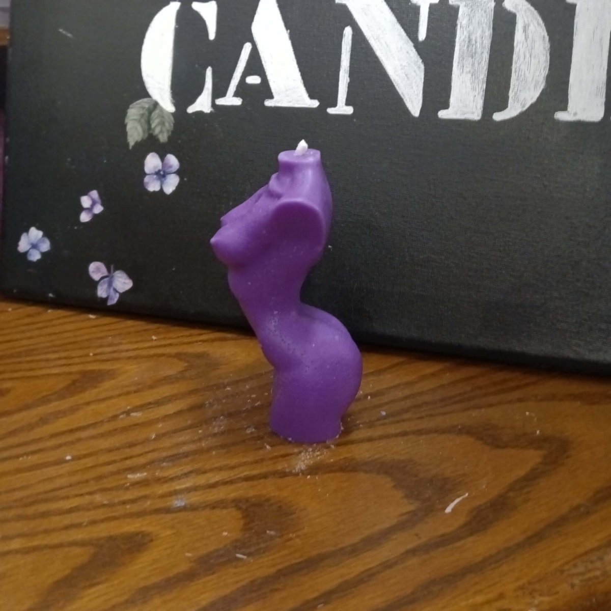 sculpture of woman  purple scented candle10