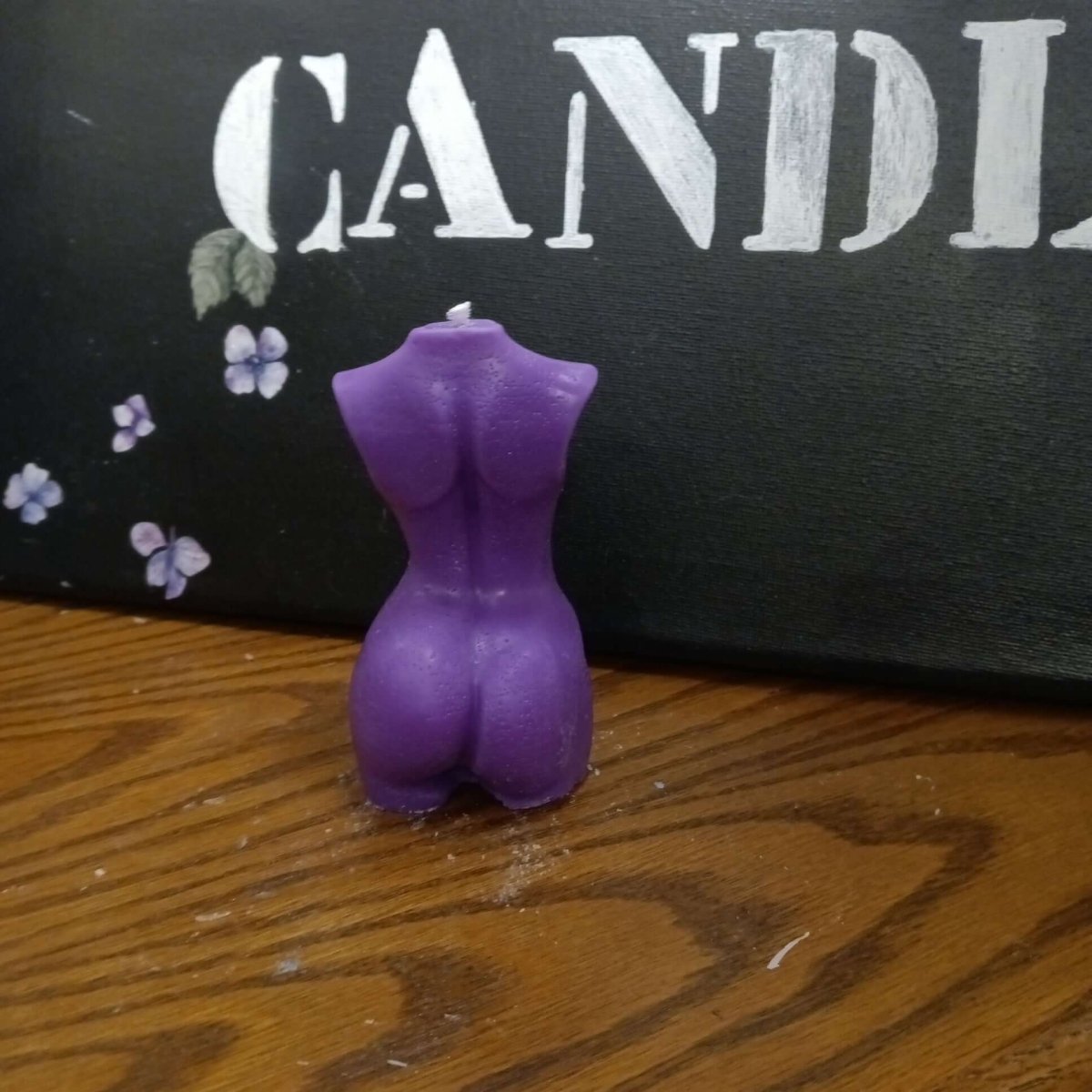 sculpture of woman  purple scented candle10