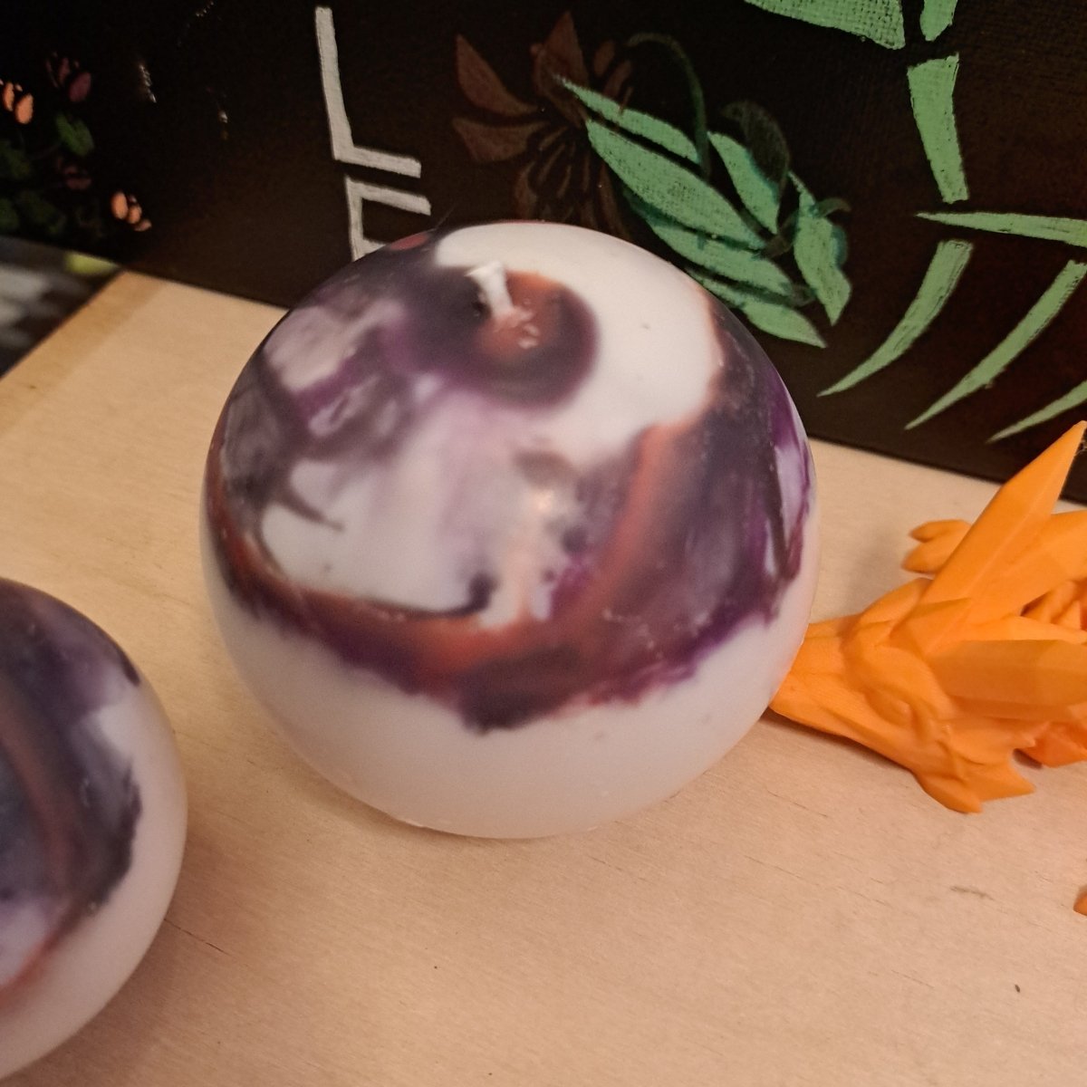 Set of 3 unique orb scented candles32